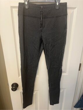 Vylette from Kohls Women’s Black/Silver pinstripe front zip pants size M